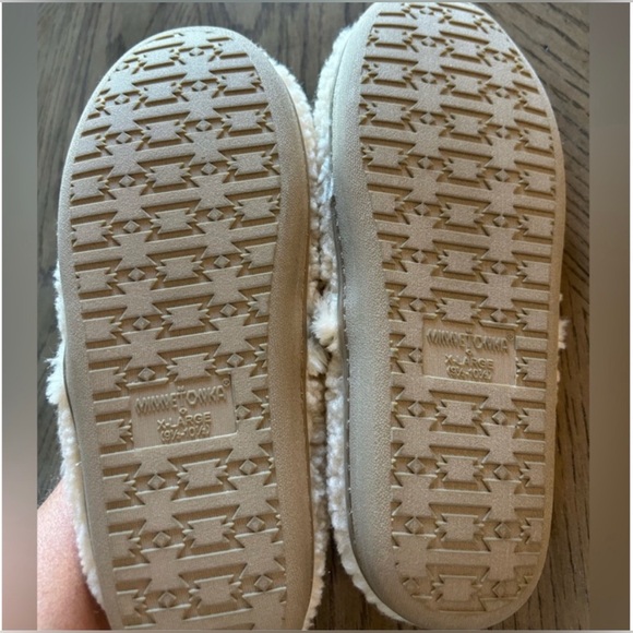 Minnetonka Dina Slippers - Picture 5 of 6